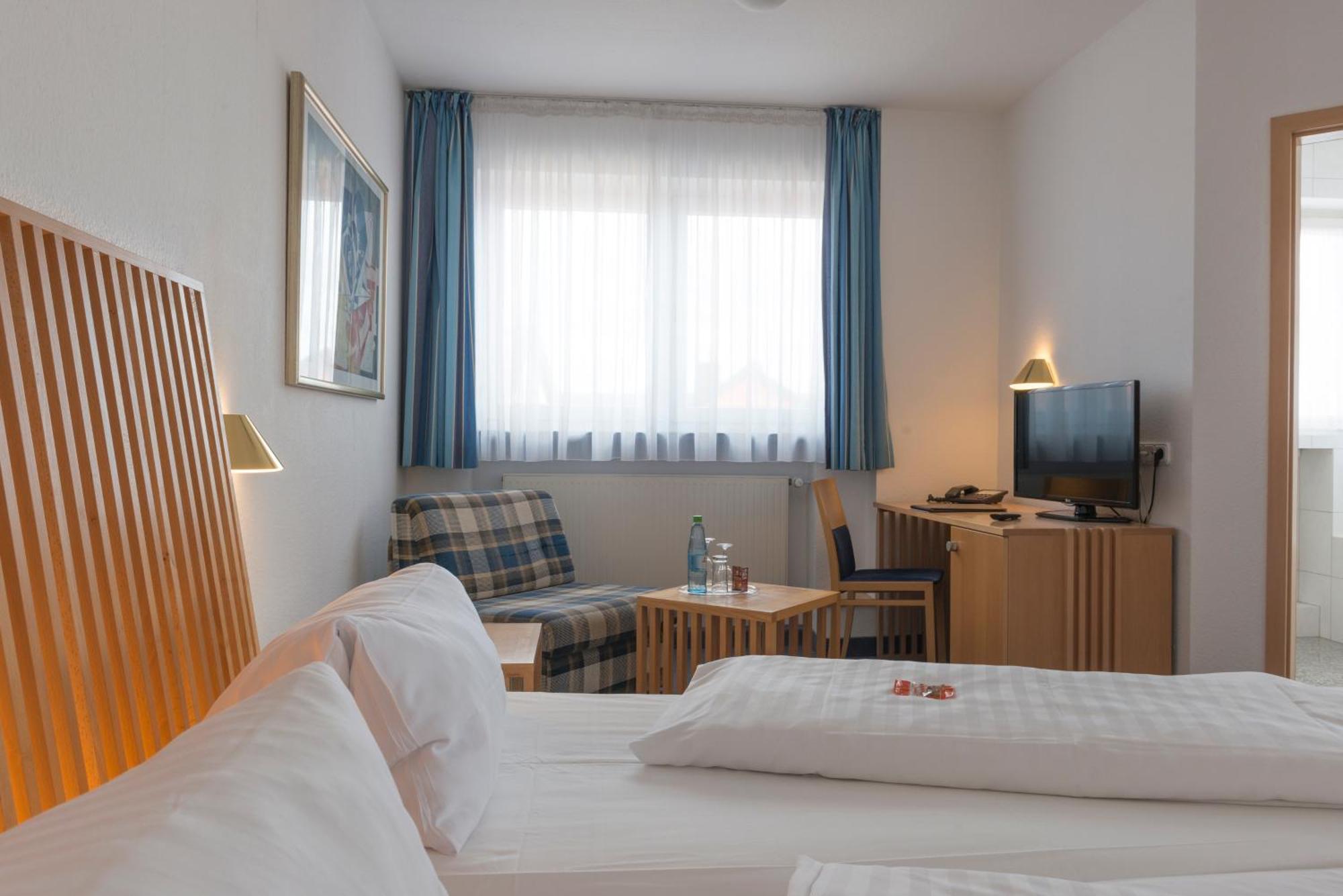 Hotel Gasthof Zum Storch Шлюссельфельд Екстер'єр фото