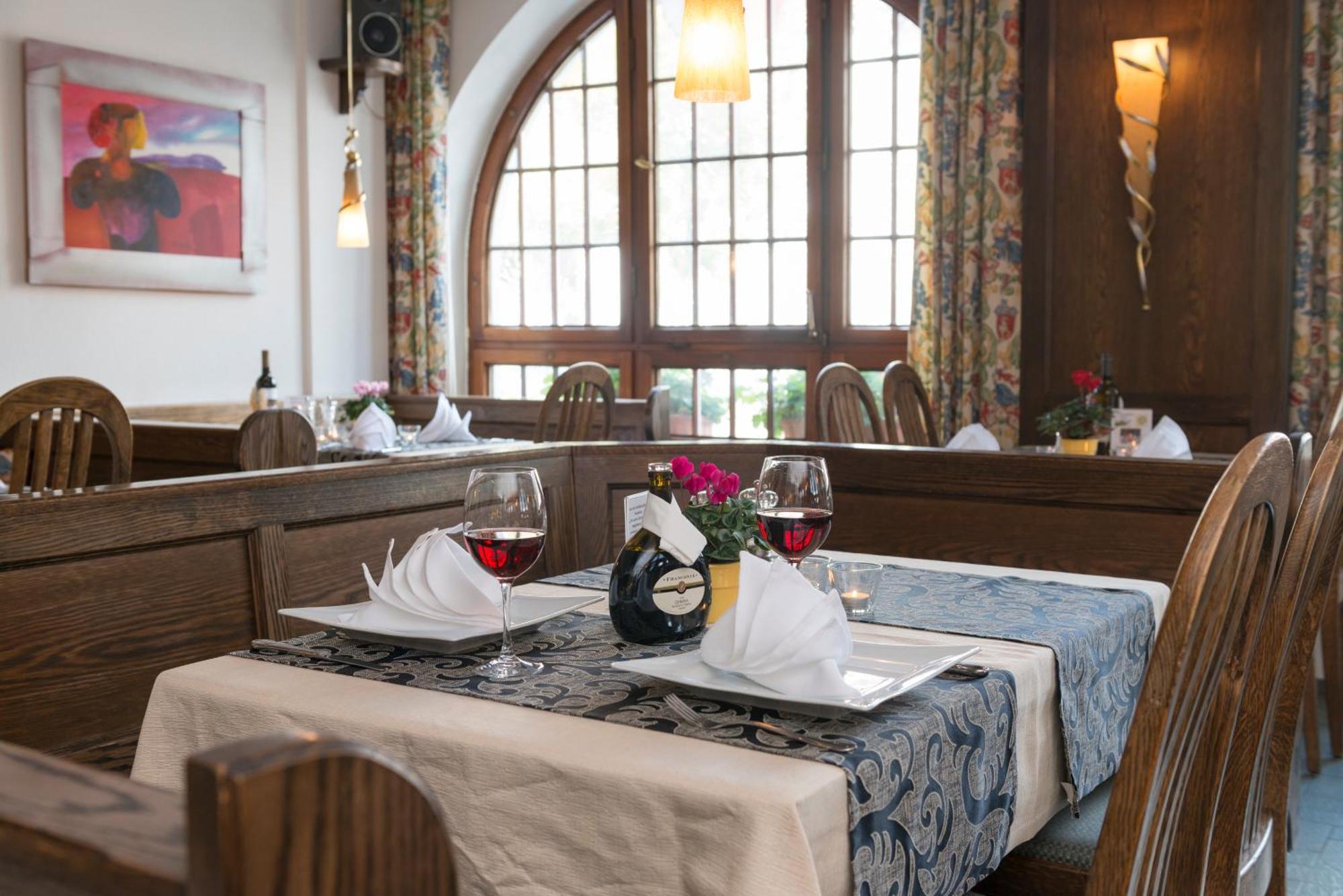 Hotel Gasthof Zum Storch Шлюссельфельд Екстер'єр фото