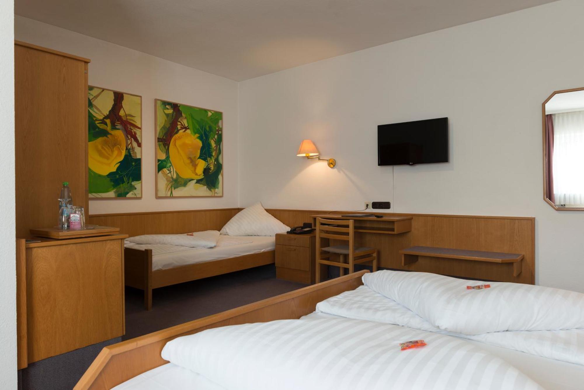 Hotel Gasthof Zum Storch Шлюссельфельд Екстер'єр фото