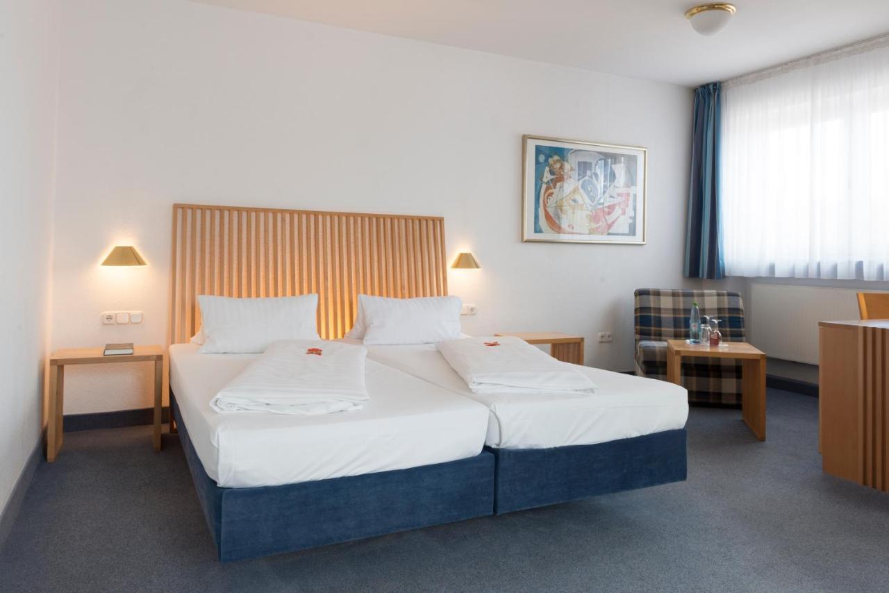 Hotel Gasthof Zum Storch Шлюссельфельд Екстер'єр фото